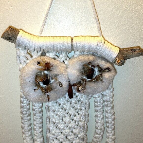 VTG Macrame Owl Wall Hanging Feathered Eyes Large 33" x 15" 1970s Boho Retro MCM - Picture 3 of 8